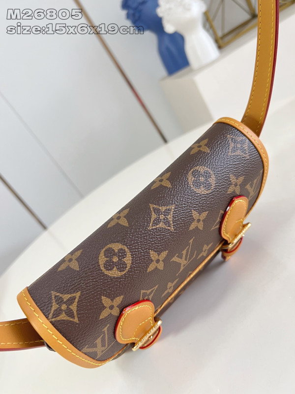 l0*is V*t0n satchel wearable wallet - 15*6*19.5cm