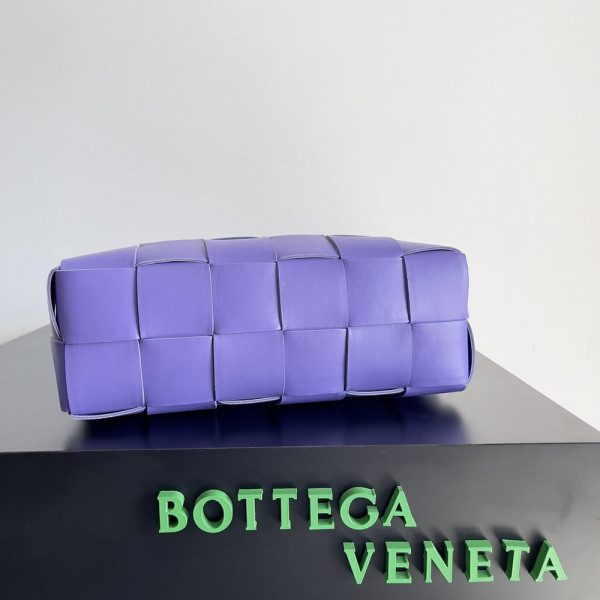 bo*te*ga Ve*ne*ta brick cassette